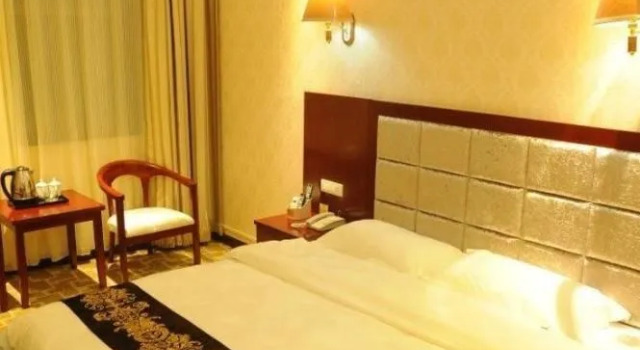 Yichuan Longsheng Business Hotel, Book Hotel Hoteller i Yanan med parkering, Parkering