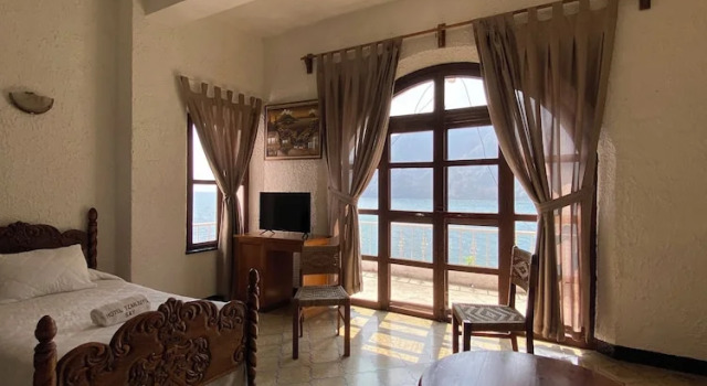 Двухместный номер Comfort с видом на озеро The Lakefront Panajachel by Tzanjuyu