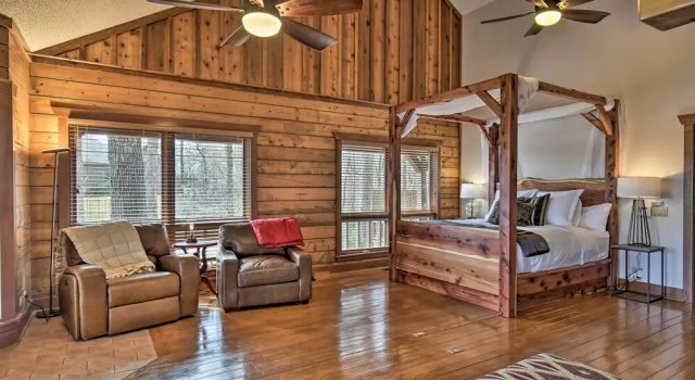 Коттедж с 4 комнатами Hot Tub, Grill: Hilltop Log Cabin in Hot Springs!