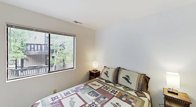 Spacious Rural Retreat: Wraparound Deck, Game Room home, Reserva ahora Casa o chalet Blue Jay California