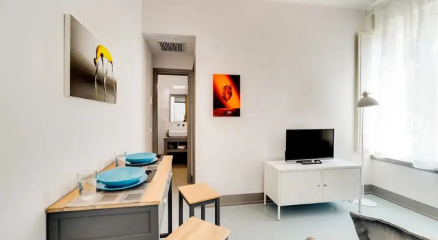 Stylish 1 Bed Flat Very Close to Colosseum, Забронировать Отель Сан-Джованни Рим, рядом с Piazza della Madonna dei Monti