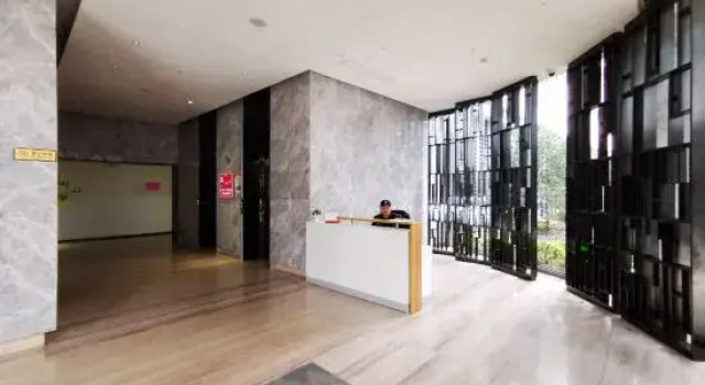 Warmhouse Apartment