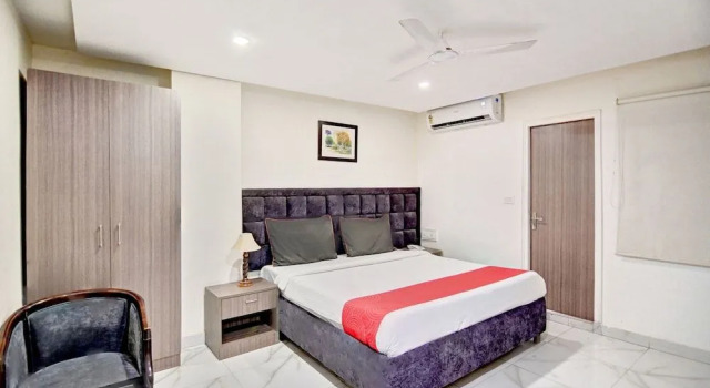 Collection O 30079 Indira Nagar