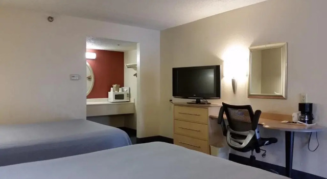 Четырёхместный номер Standard Days Inn by Wyndham Buena Park Anaheim