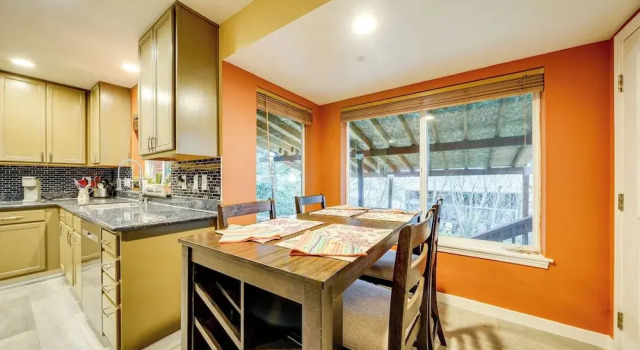 Pet-friendly Seatac Retreat 6 Mi to Puget Sound!, Забронировать Дом для отпуска Виллы Ситак, Вилла