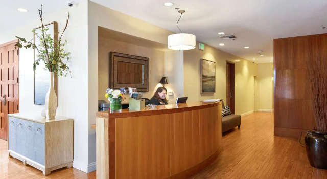 Waters Edge Hotel
