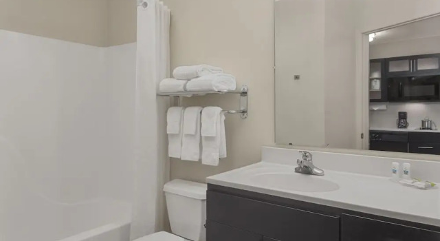 Люкс Candlewood Suites Raleigh Crabtree by IHG