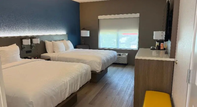 Шестиместный номер Standard Comfort Inn & Suites Concord - Kannapolis