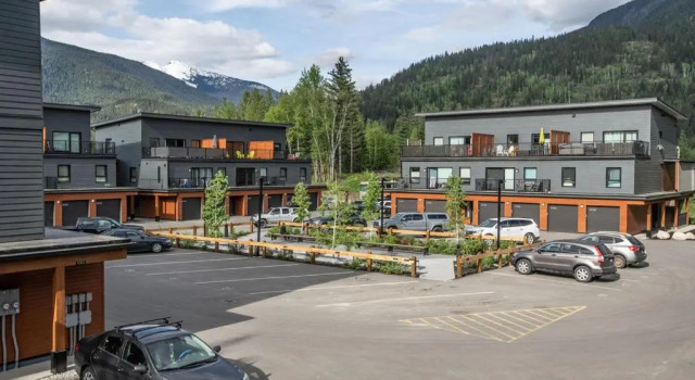 Апартаменты The Mac Shack by Revelstoke Vacations