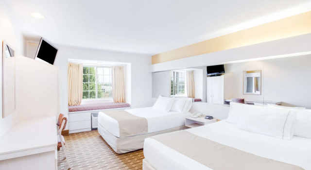 Четырёхместный номер Standard SureStay Hotel by Best Western Christiansburg Blacksburg