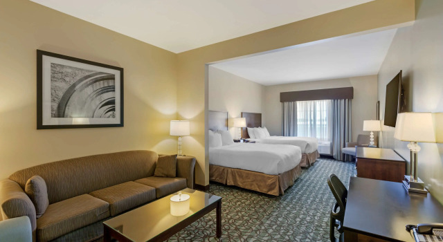 Четырёхместный люкс Best Western Plus Walkerton Hotel & Conference Centre