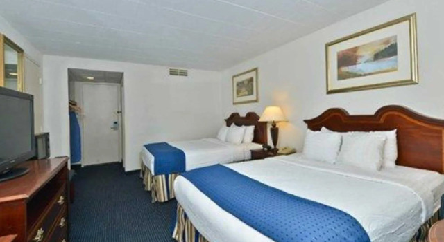 Четырёхместный номер Standard Clarion Hotel Conference Center New Cumberland