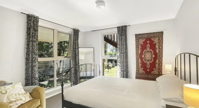 Riverside 3-bed Townhouse With Spacious Deck & BBQ, Book Hotel Broulee Eurobodalla