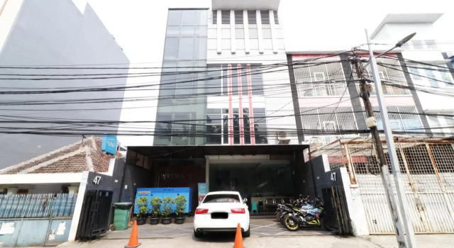 RedDoorz Plus near Grand Indonesia Jakarta, Book Hotel Tanah Abang Jakarta