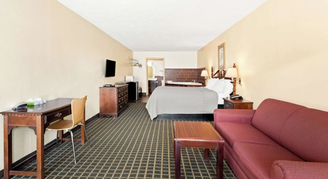 Двухместный номер Standard с балконом Americas Best Value Inn & Suites Mt. Pleasant