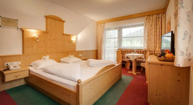 Hotel Sonneck, Book Hotel Hotels in Kaiserwinkl with a Pool, Swimming Pool
