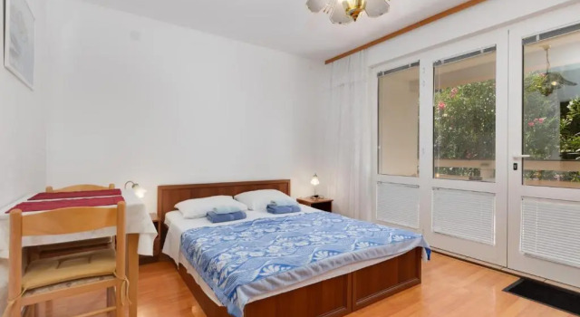Studio KSENIJA, Prenota Hotel Hotel a Isole Quarnerine con parcheggio, Parcheggio
