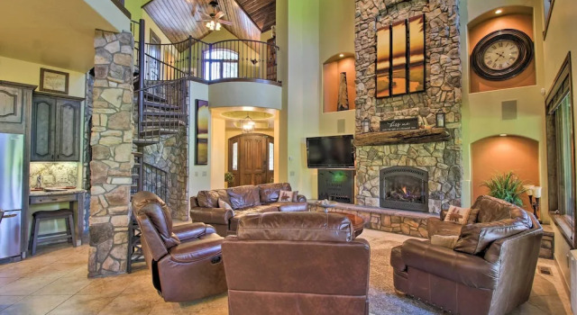 Коттедж Centrally Located: Lavish Pinetop Paradise!