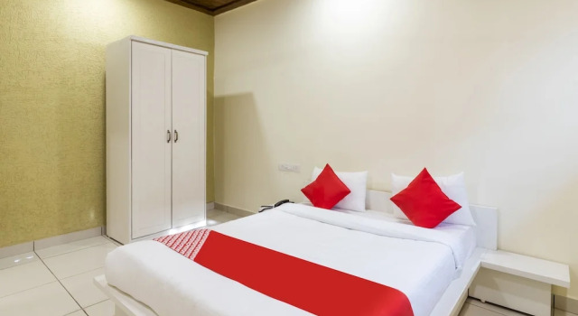Hotel Pleasure Suites by OYO Rooms, Забронировать Отель Отели штата Махараштры 3 звезды, 3*