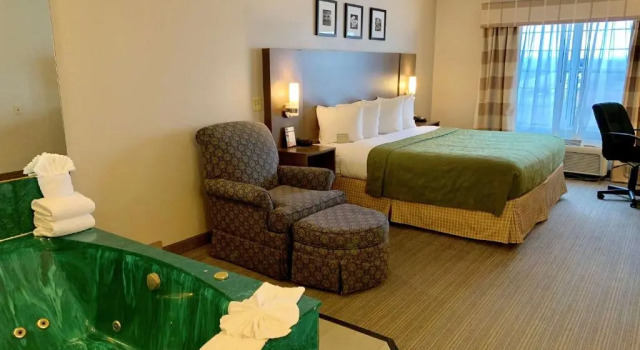 Люкс Country Inn & Suites by Radisson Kenosha - Pleasant Prairie