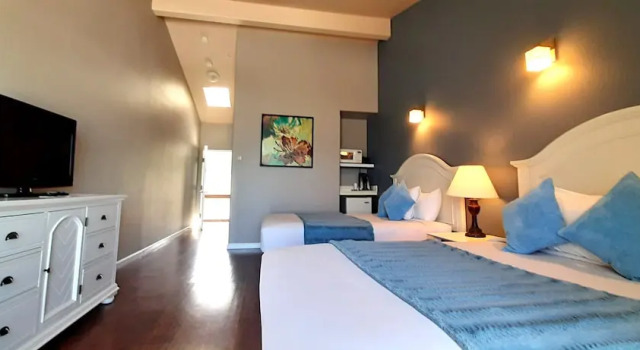 Четырёхместный номер Deluxe с балконом и с видом на океан The Oceanfront Inn