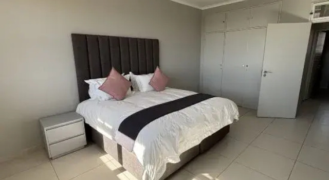 Апартаменты Glenhazel Square Apartments