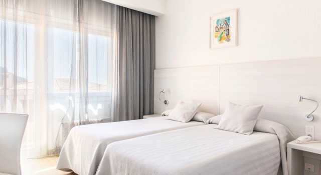 Трёхместный номер Standard с балконом Hotel Casamar