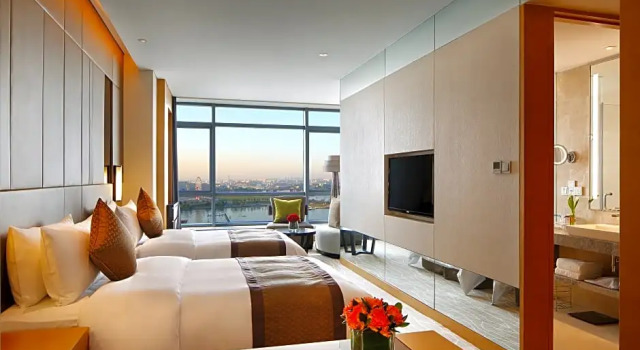 Четырёхместный номер Standard с видом на озеро Crowne Plaza Yangzhou by IHG