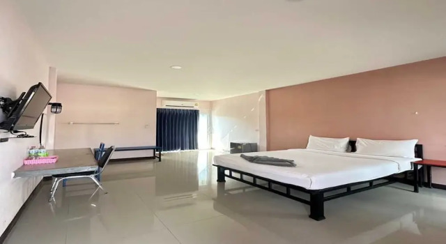OYO 75467 Baan Siripornchai 2, Varaa Hotelli Hotellit North-Eastern Thailand pysäköinnillä, Pysäköinti