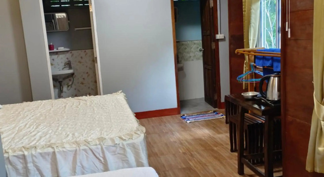 Huan Kaw Fang, Rezerwuj Hotel Mae On 