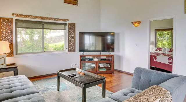 Hilo Home w/ Private Deck + Stunning Ocean Views!, Забронировать Отель Хило 