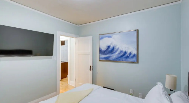 Updated Milwaukee Home, 3 Mi to Lake Michigan!, Book Feriehus Villaer i Milwaukee, Villa