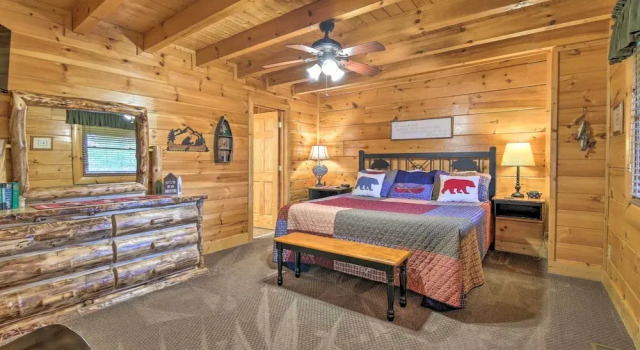 'cubbies Cabin' w/ Hot Tub ~ 7 Mi to Dollywood!