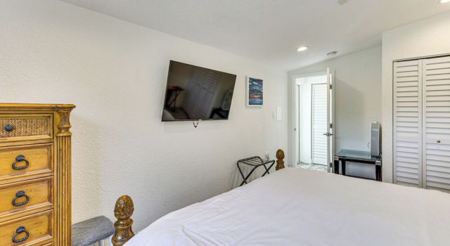 3 Mi to Las Olas Blvd: Tropical Getaway w/ Patio!, Buchen Sie Ferienhaus North Lauderdale Broward County