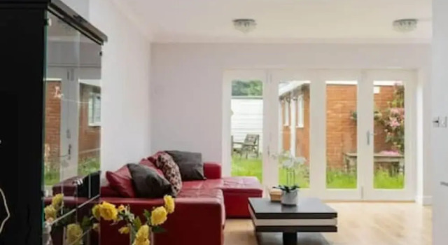 Tudor House Kingston Luxury 5 bed Villa, Забронировать Вилла Виллы Большого Лондона, Вилла
