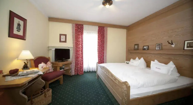 Gasthof-Hotel Dannerwirt, Book Hotel Hotels in Chiemgau with Parking, Parking