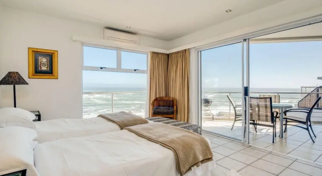 Immaculate Camps Bay Penthouse With Uninterrupted Ocean Views and Splash Pool CBT Penthouse, Забронировать Апартаменты/квартира Отели Cape Peninsula с парковкой, Парковка