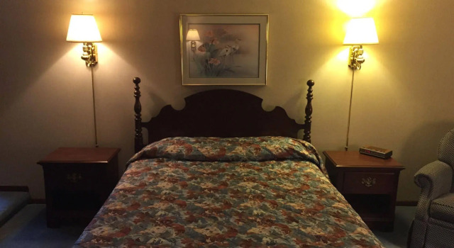 Dutch Mill Inn, Varaa Hotelli Pella Iowa
