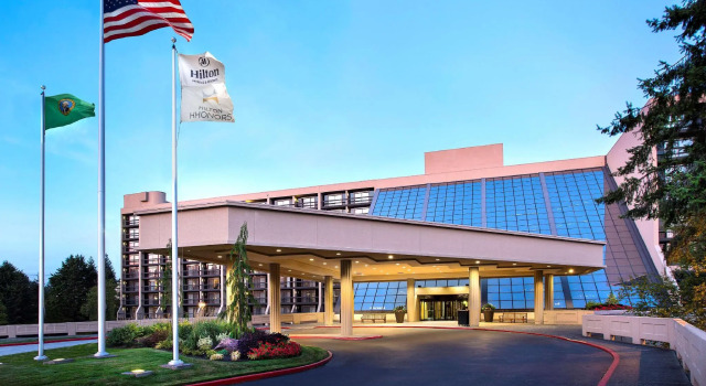 Кровать в общем номере Hilton Bellevue