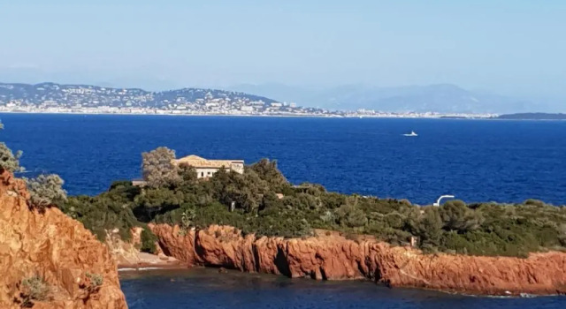 Fréjus plage T2, piscine, parking, plages à 200m