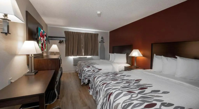 Четырёхместный номер Deluxe Red Roof Inn Greensburg