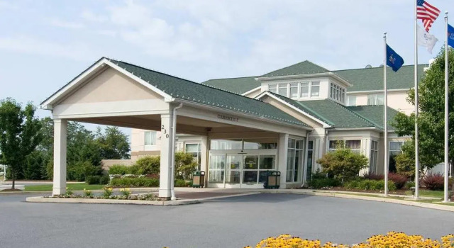 Кровать в общем номере Hilton Garden Inn Allentown West