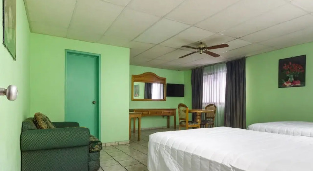 Четырёхместный люкс Standard Hotel Canada, Guadalajara