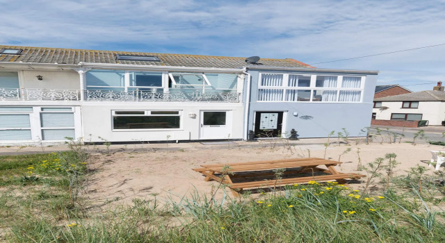 Stunning Beach House On the Beach, Забронировать Дом для отпуска Грейт-Ярмут The Broads, рядом с Стадион Ярмута