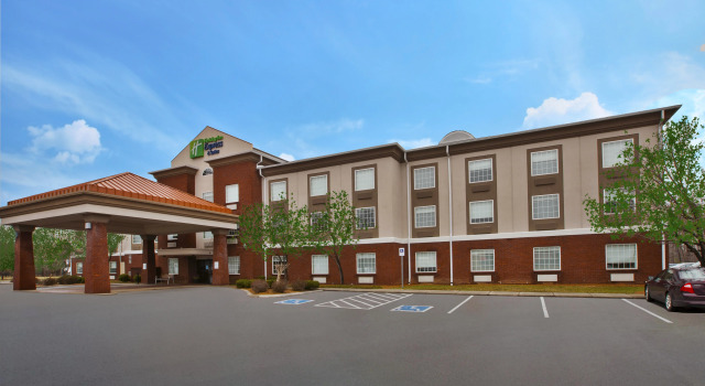 Holiday Inn Express & Suites Manchester by IHG