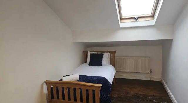 4br-sleeps10-garden-freeparking
