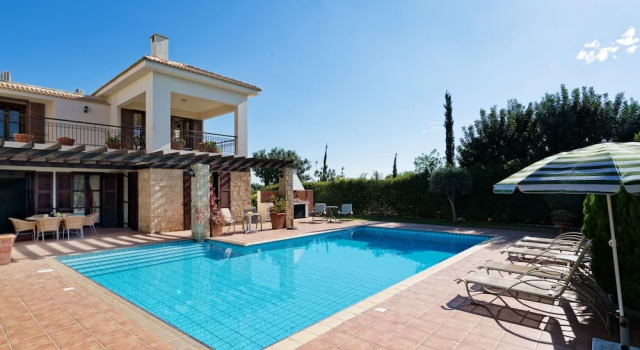 3 bedroom Villa Anarita 64 with private L-shaped pool, beautiful gardens, near resort village square, Book Resort 3-Star Hotels in Kouklia, 3*