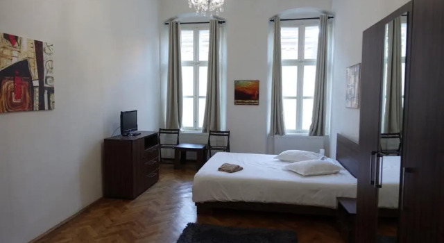 Casa Sforii Brasov, Забронировать Отель Отели Брашова 3 звезды, рядом с Tâmpa Cable Car – Hilltop, 3*