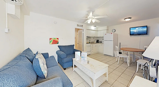 New Listing! Island Escape Steps To Stunning Beach 1 Bedroom Apts, Забронировать Апартаменты/квартира Отели Сиеста-Ки с парковкой, Парковка