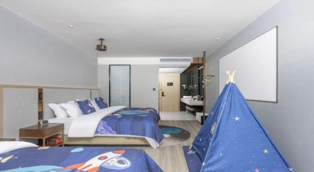 Семейный тент Evergreen Hotel No. 1